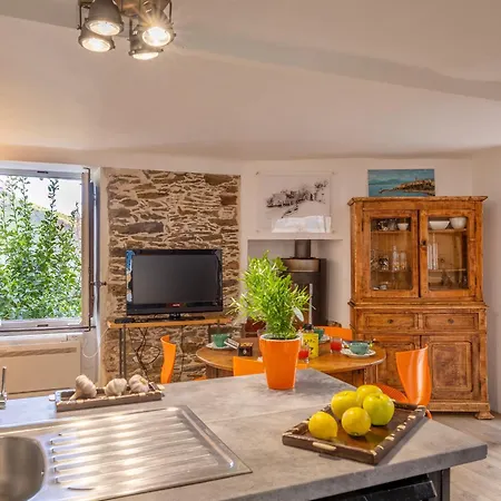 Casa Eleana Pietracorbara